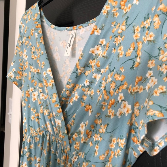 Beeuniq Maternity Floral Tiered Dress - Picture 5 of 8